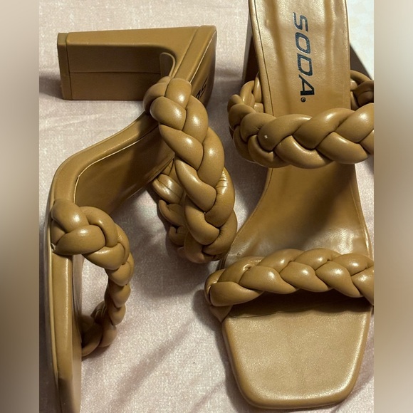 Soda 5.5 braided camel sandal used twice w box - Picture 3 of 6